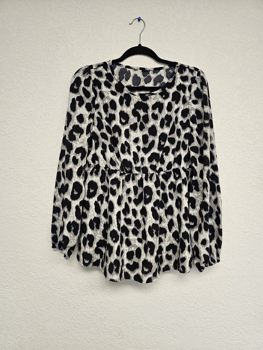 Womens Black and White Leopard Print Long Sleeve Top